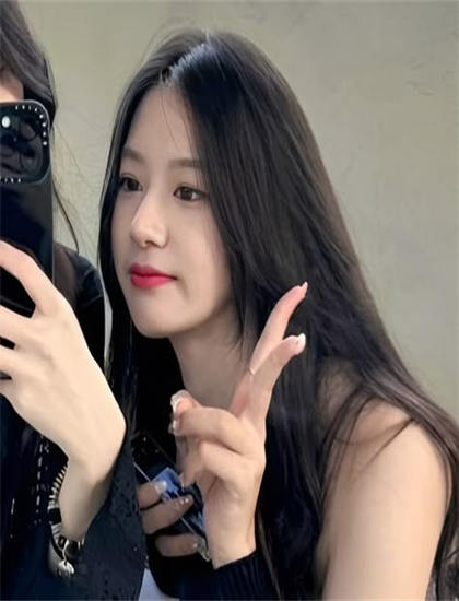 表演艺术解析：《不得不笑》的情感的情绪渲染与观众共鸣 感受表演的情感力量