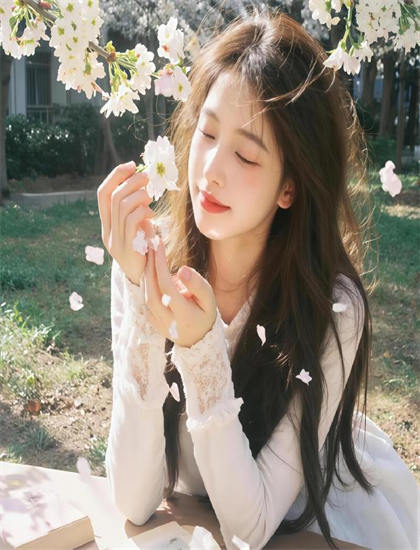 在线播放：《女人40一枝花》现实意义探讨：社会影响与现实关联独特分析